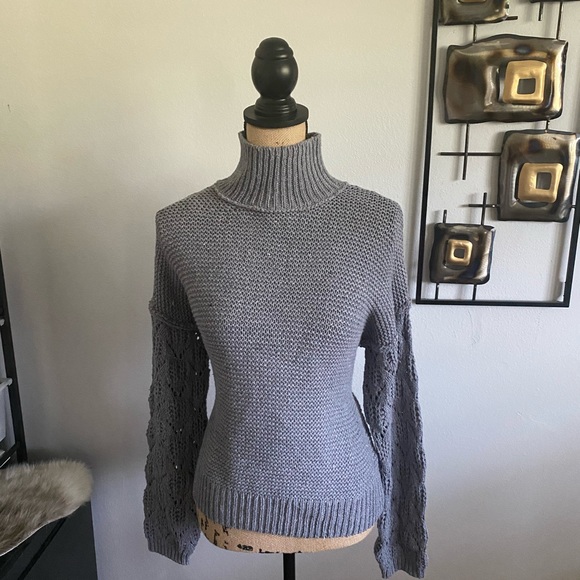 Turtleneck Sweater in various sizes - Picture 2 of 8